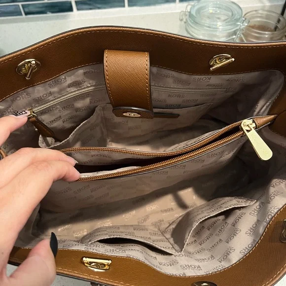 MK Leather Tote & Wallet - Picture 9 of 14